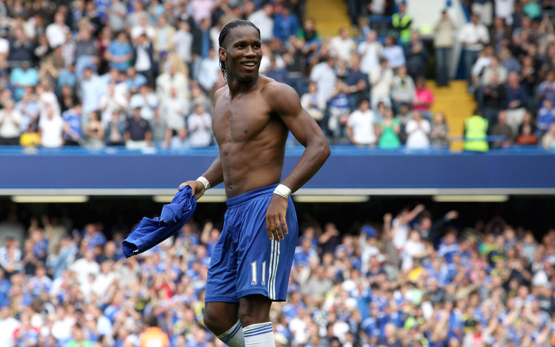 爱游戏在线登录-法甲赛季战术调整，精彩进球和战术配合成为亮点，法甲水平如何